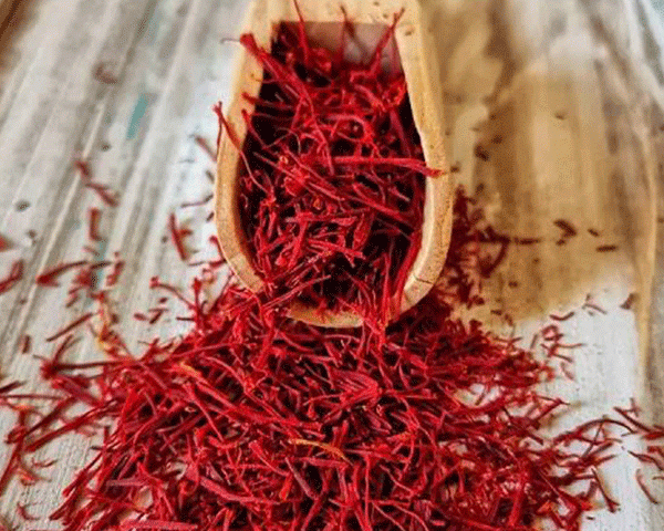 what does saffron taste like