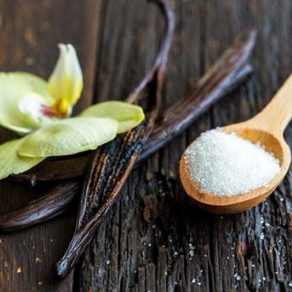 What Moves the Vanilla Price: Cyclones, Stockpiles and Speculation