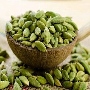 does cardamom taste like cinnamon