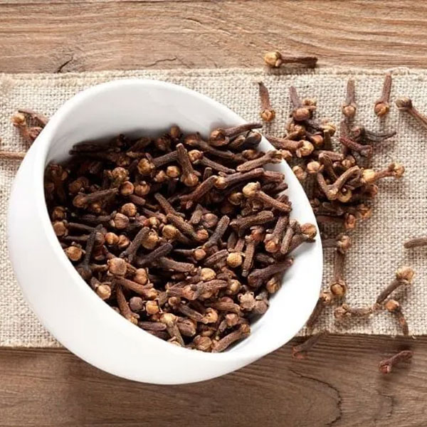 clove name origin etymology
