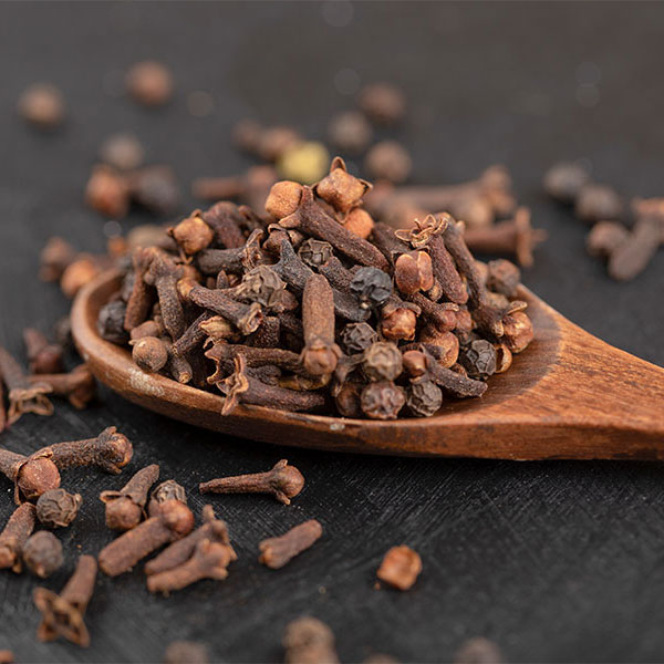 clove name origin etymology