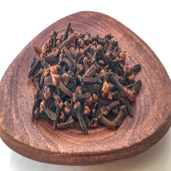 The Studded Onion: The Oldest Trick for Using Whole Cloves